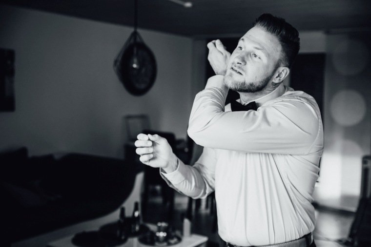 Hochzeitsfotos-Odenwald-Hochzeitsreportage-005-Getting-Ready-Trauzeuge-Best-Man