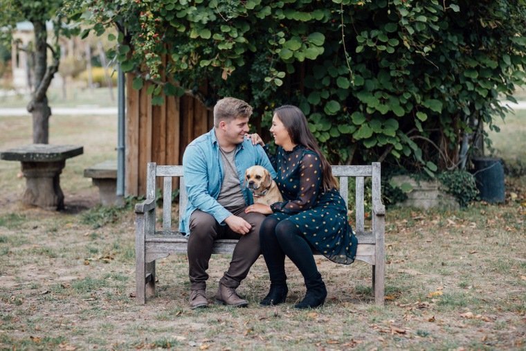 Paarfotos-Verlobung-Engangement-Shooting-Heilbronn-Botanischer-Garten-005-Paarshooting-Hund